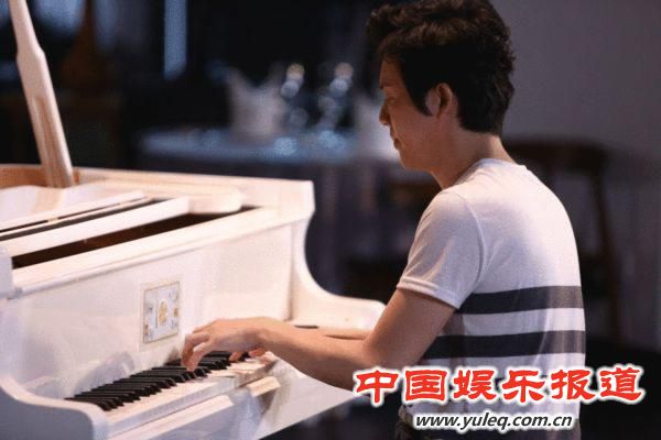 李云迪弹钢琴